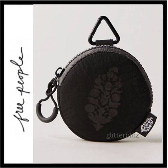 FREE PEOPLE Essentials Only Pouch in BLACK 💗 NWT - Picture 1 of 8